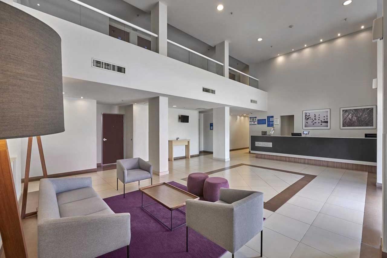 Aeropuerto Apartahotel