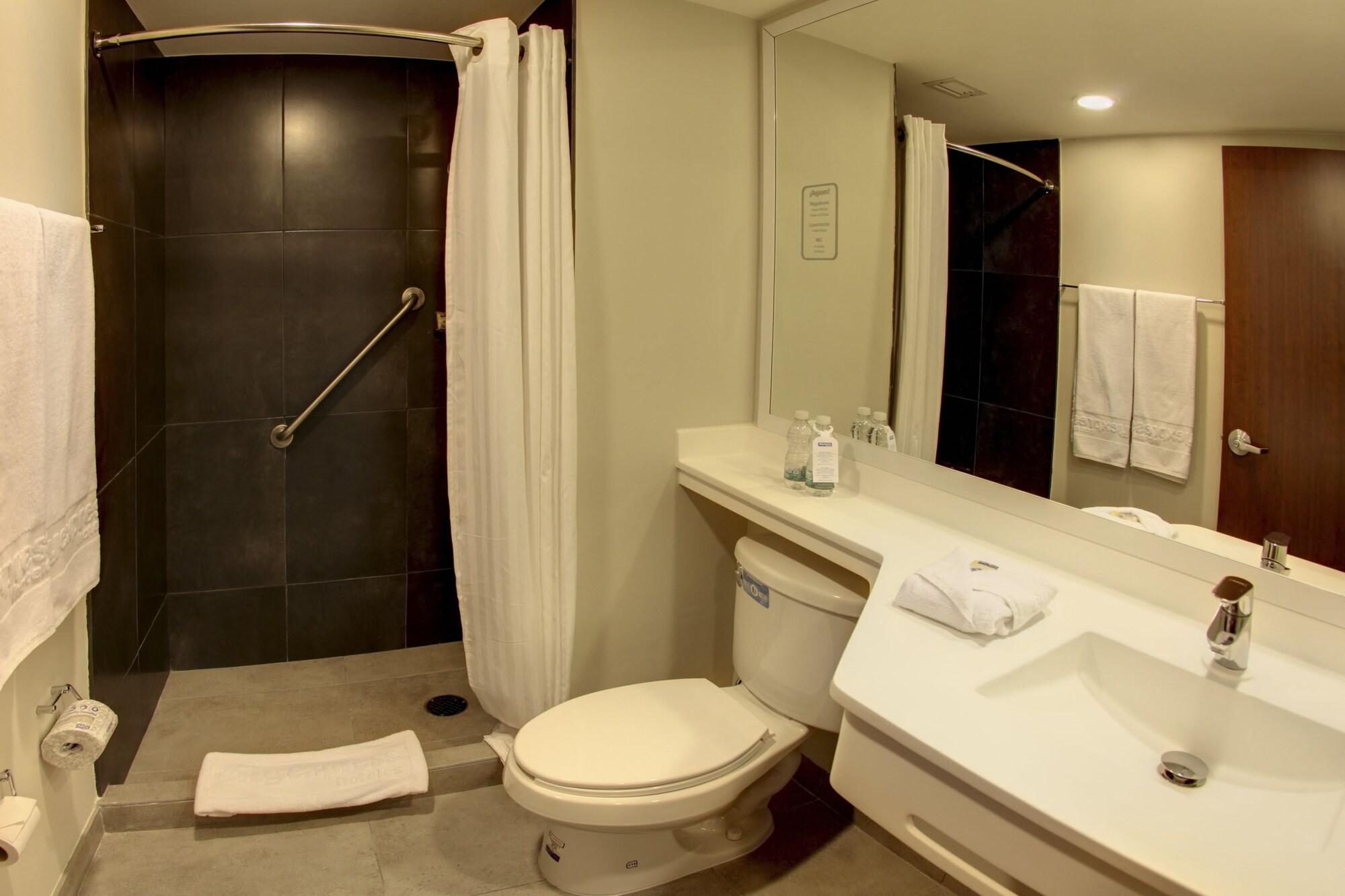 Apartahotel Aeropuerto 4*