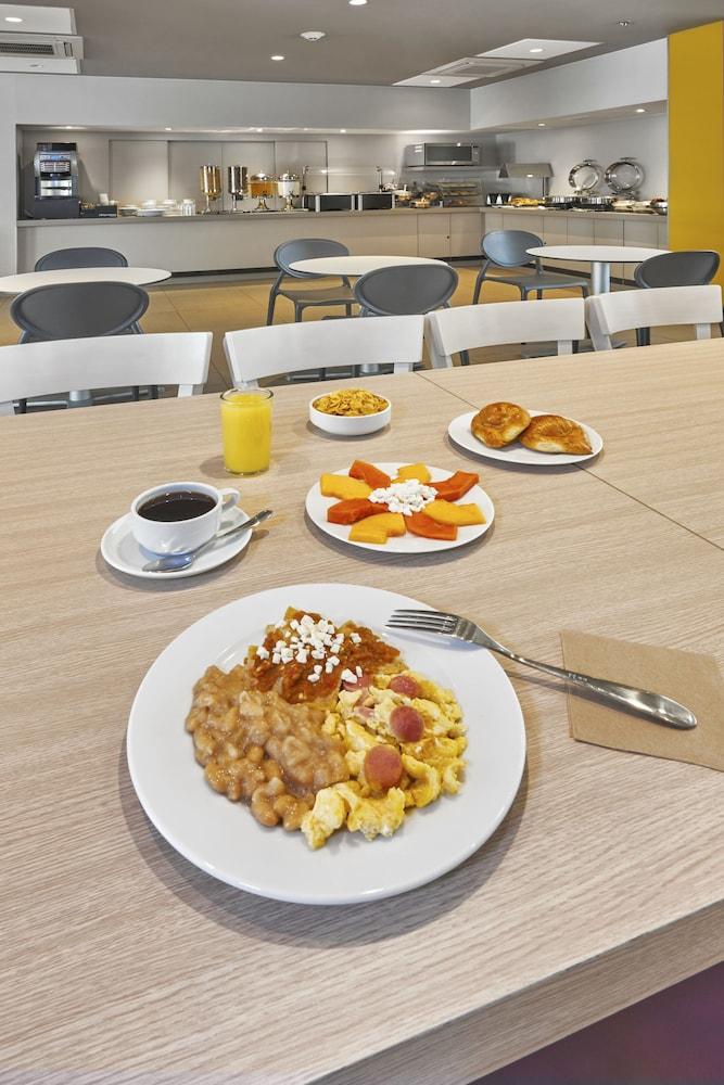 Aeropuerto Apartahotel 4*