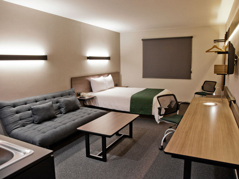 Aeropuerto Apartahotel